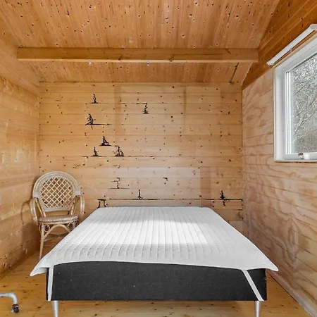 2 Bedroom Stunning In *